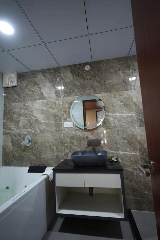 Luxury Washroom 3